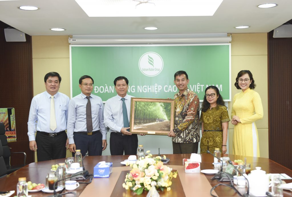 Tổng Lãnh sự Indonesia thăm và làm việc tại VRG